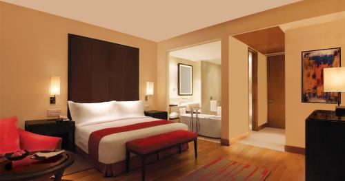 Deluxe City View Room king bed