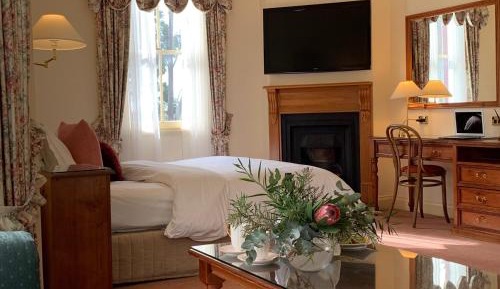 Heritage Spa & Fireplace Room