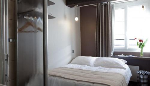 Single Room with Shared Toilet