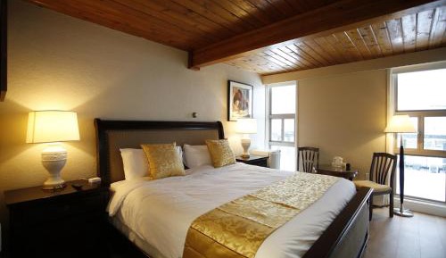 King Room (2nd Floor)