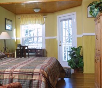 Lodge King Room with Balcony