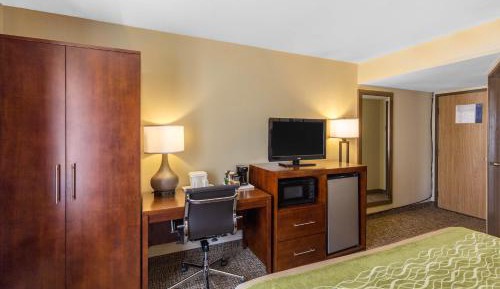 Deluxe King Room - Non-Smoking