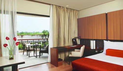 Premium Temptation Suite Courtyard View King Bed