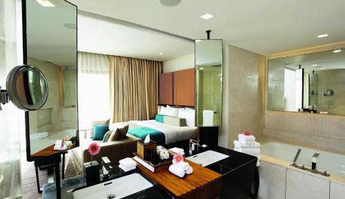 Bliss Suite 1 Bedroom Courtyard  View King Bed