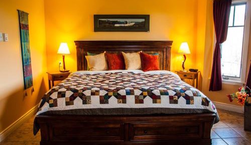Deluxe King Suite with Spa Bath