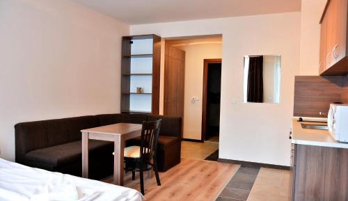 Studio for nonsmokers, free pool&relax zone access