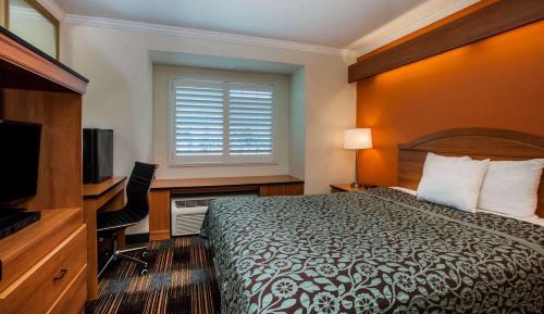 Queen Room - Mobility Access/Non-Smoking