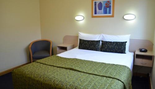 Standard Queen Room