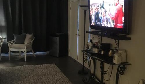 Deluxe King Suite