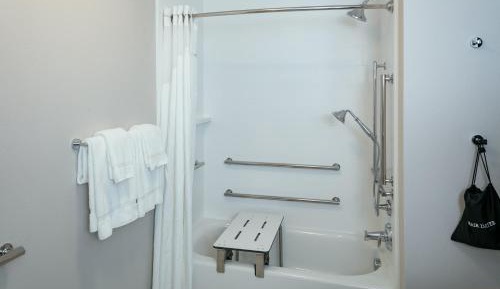 King Room - Mobility Access Tub - Non-Smoking