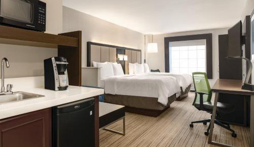 Queen Suite with Two Queen Beds