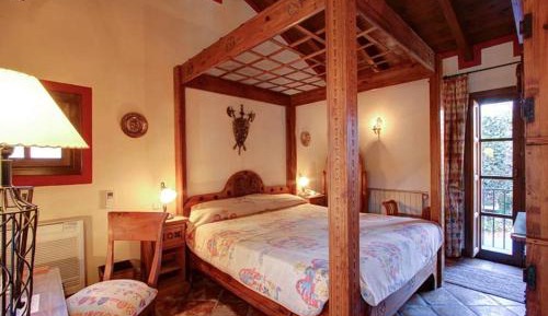 Deluxe Room with Jacuzzi bathtub