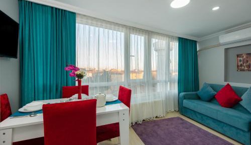 Deluxe One-Bedroom Apartment