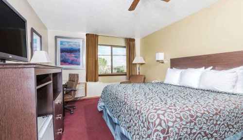 Queen Room - Disability Access/Non-Smoking