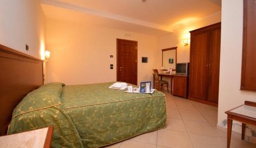 Deluxe Double or Twin Room with Sea View