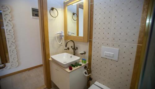 Deluxe Twin Room with Land and Side Sea View