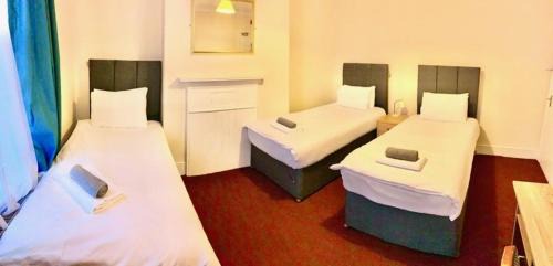Triple Room with Shared Bathroom