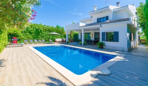 Six-Bedroom Villa 