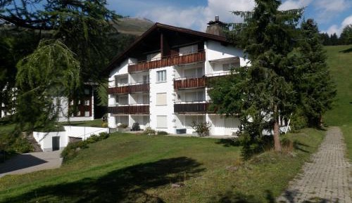Apartment with Mountain View