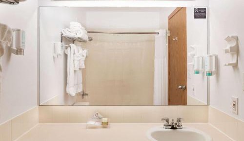 Deluxe Queen Room with Two Queen Beds - Non-Smoking