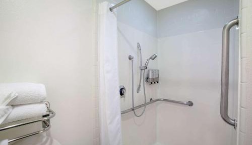 Queen Room with Two Queen Beds - Mobility/Hearing Accessible - Non-Smoking