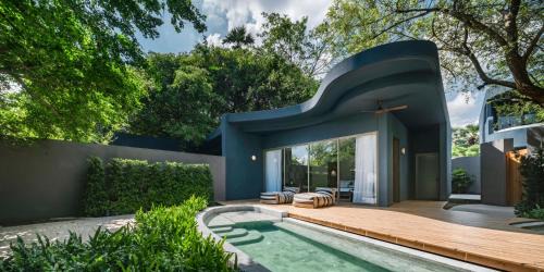 Grand Beachfront Pool Villa