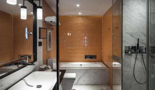 Comfort Queen Room