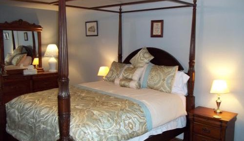 Deluxe Queen Room