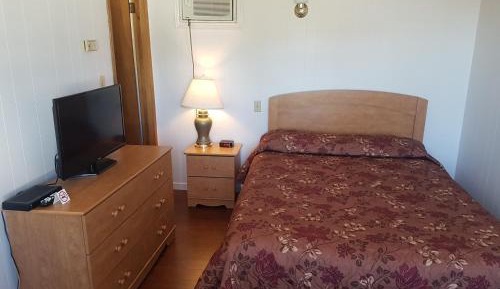 Queen Room with Kitchen
