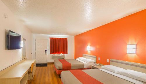 Queen Room with Two Queen Beds - Disability Access
