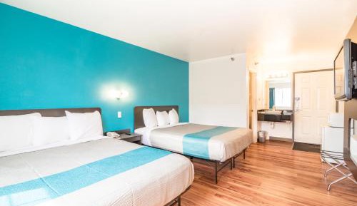 Deluxe Queen Room with Two Queen Beds