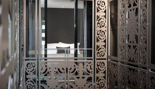 King Suite with Courtyard View