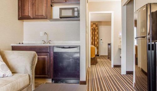 Queen Suite with Two Queen Beds - Non-Smoking