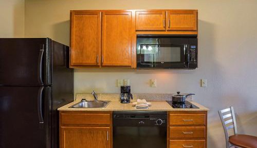 Efficiency Queen Suite with Two Queen Beds and Roll-In Shower - Accessible/Non-Smoking