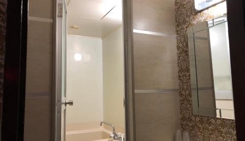 Single Room with Shared Shower and Toilet - Male Only