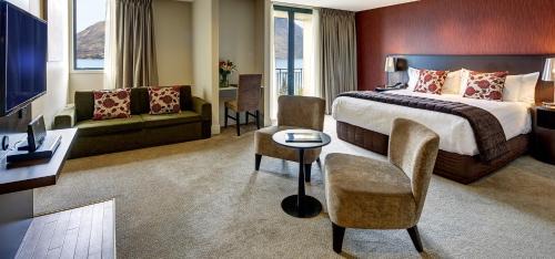 One Bedroom Apartment with Lake View