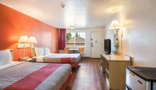 Queen Room with Two Queen Beds - Non-Smoking