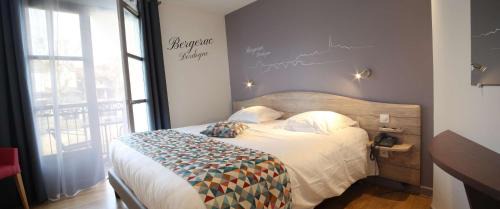 Superior Queen Room with Queen Bed and River View