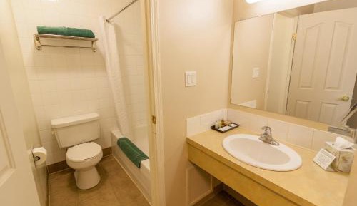 Queen Room with Two Queen Beds - Smoking