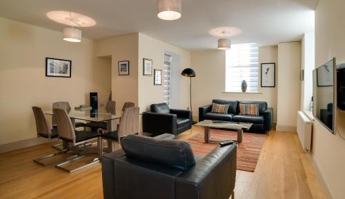 Deluxe Two Bedroom Apartment