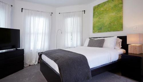 Standard Queen Room