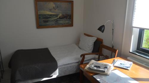Single Room with Shared Toilet