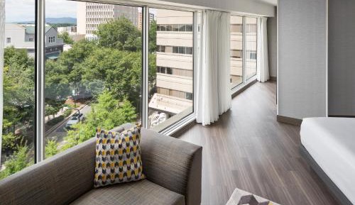 King Room with Street View