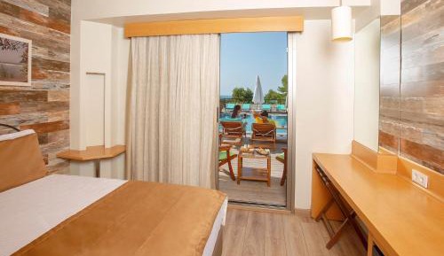 Deluxe Family Room with Sea View