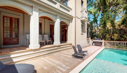 Five Bedroom Holiday Home