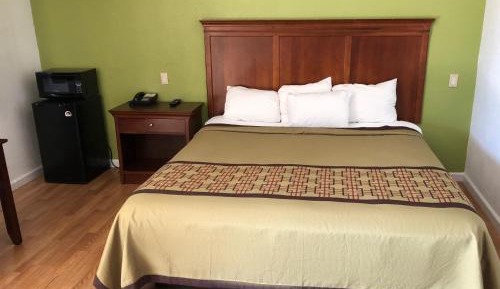 King Room - Non-Smoking
