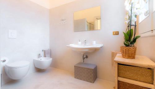 Deluxe Double Room (2 Adults + 1 Child)