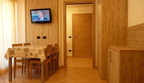 One-Bedroom Apartment (5 Adults)