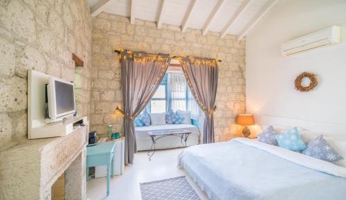 Deluxe Room with Bay Window 
