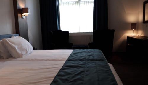 Twin Room with Bath